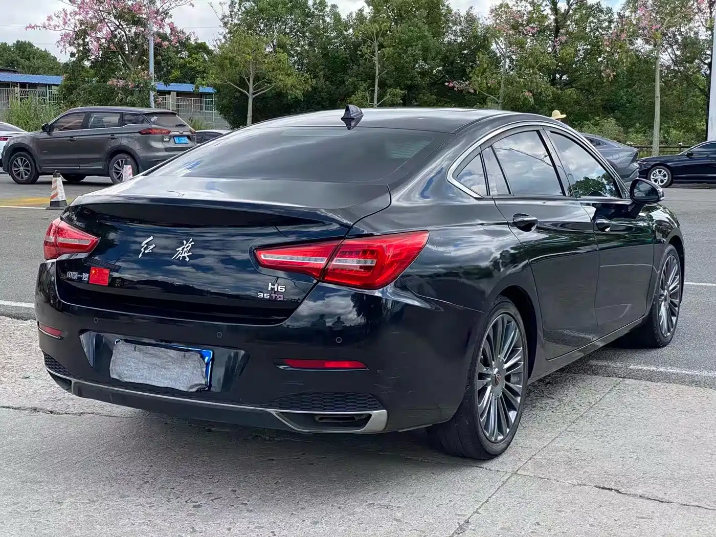 Hongqi H5 2020 1.8T Automatic Smart Connection Qi Enjoy Edition фото 8