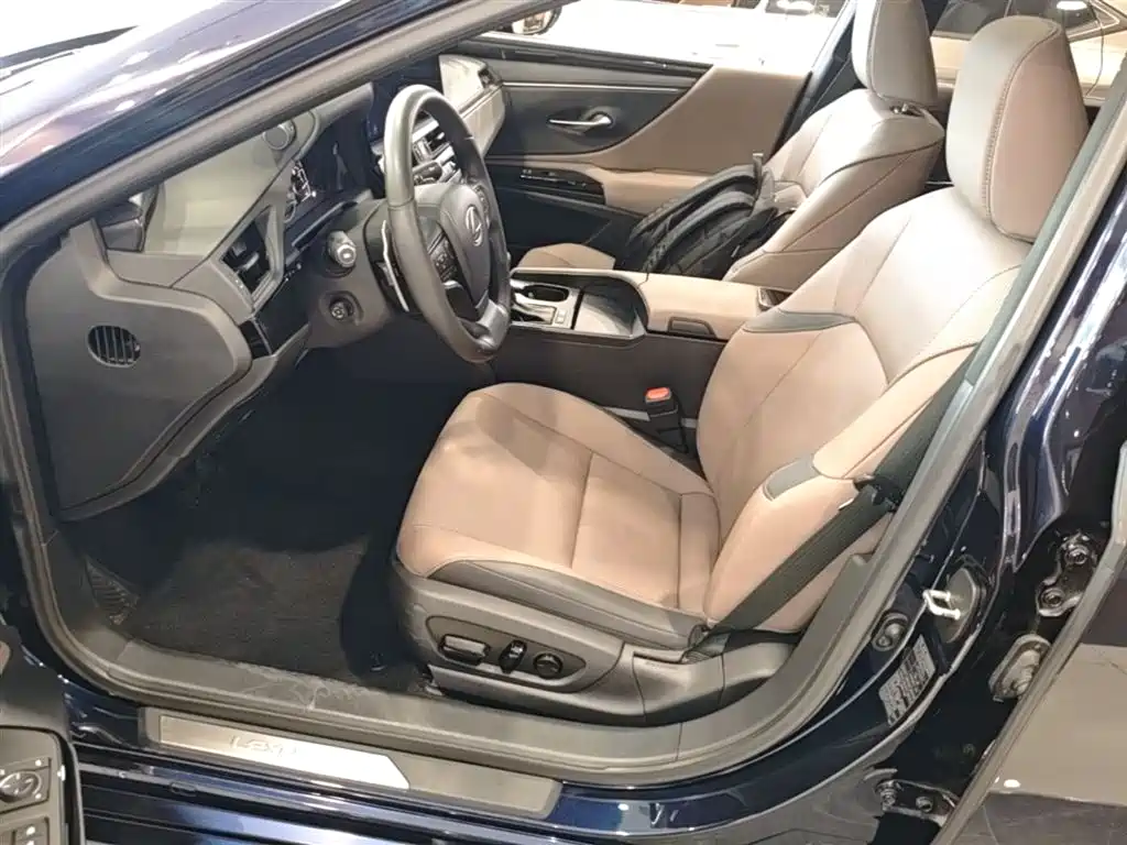 Lexus ES 2022 200 Excellence Edition фото 22