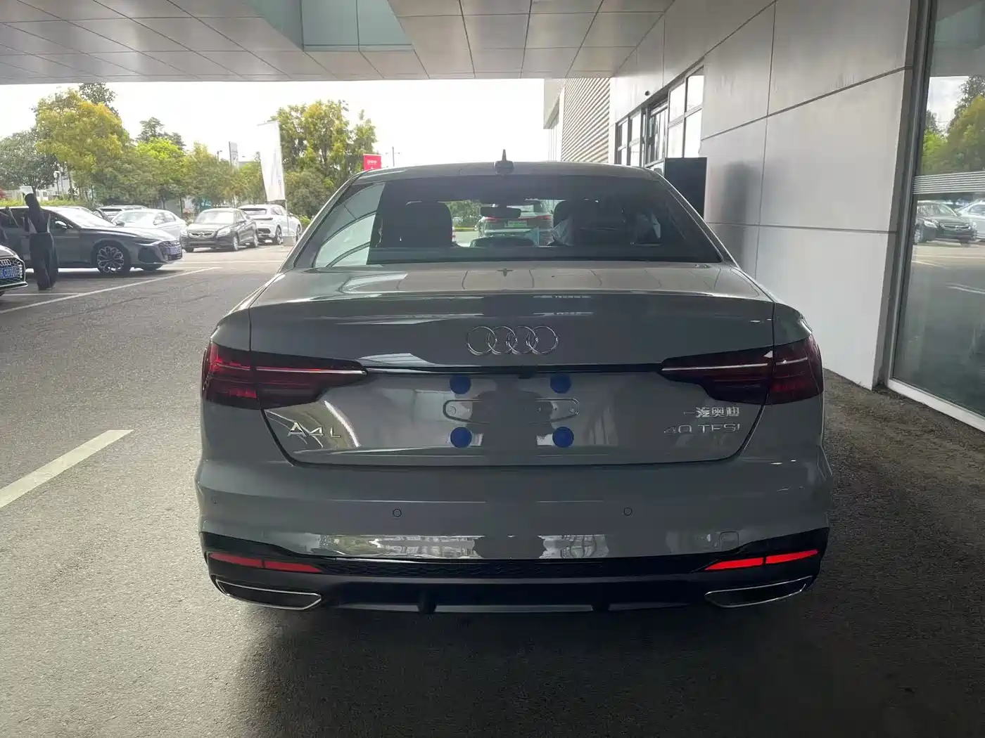 Audi A4L 2025 2 Million Celebration Edition 40 TFSI Luxury Dynamic фото 6