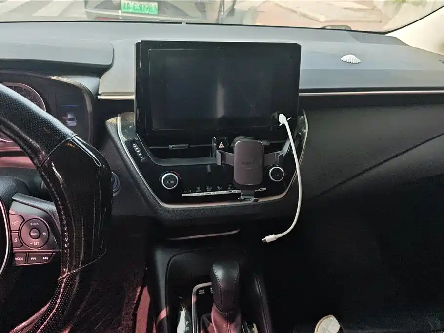 Toyota Corolla 2022 Hybrid 1.8L E-CVT Pioneer Edition фото 13