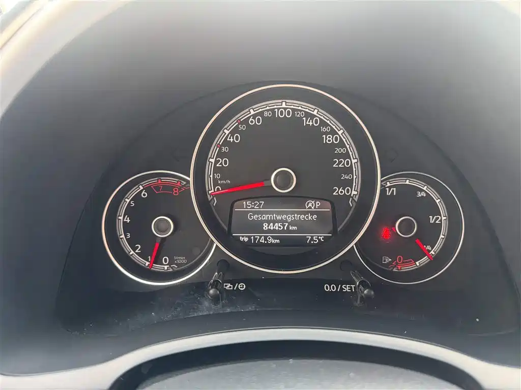 Volkswagen Beetle 2017 180TSI Enjoy фото 18