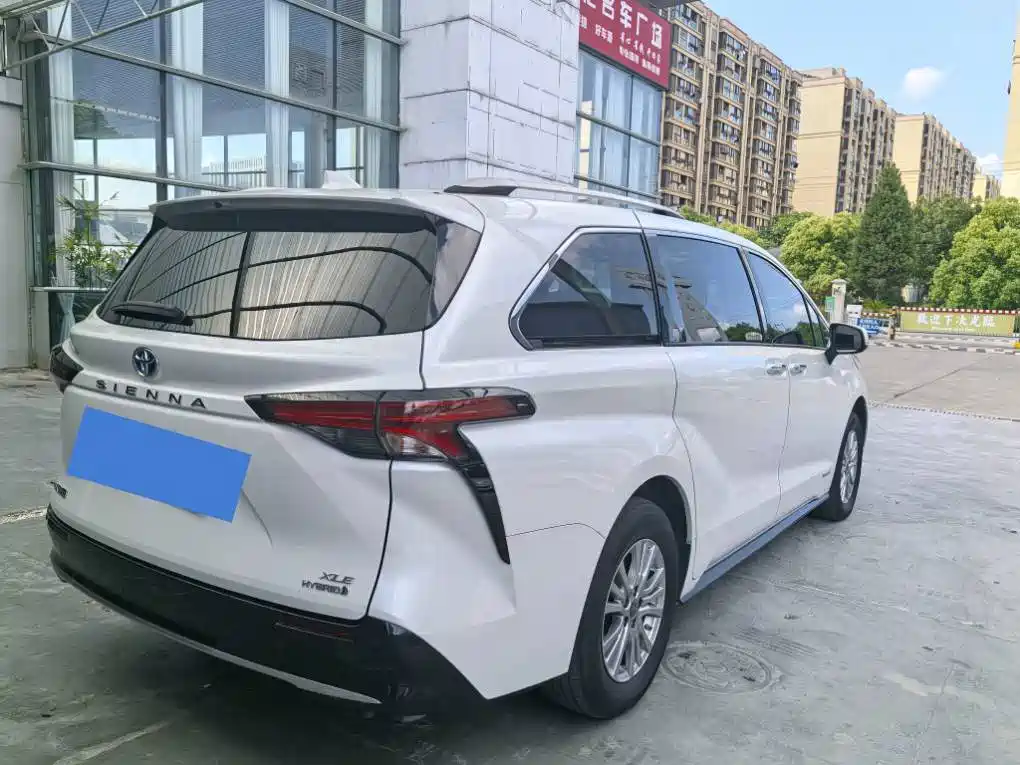 Toyota Sienna 2021 2.5L Hybrid Luxury Edition фото 13