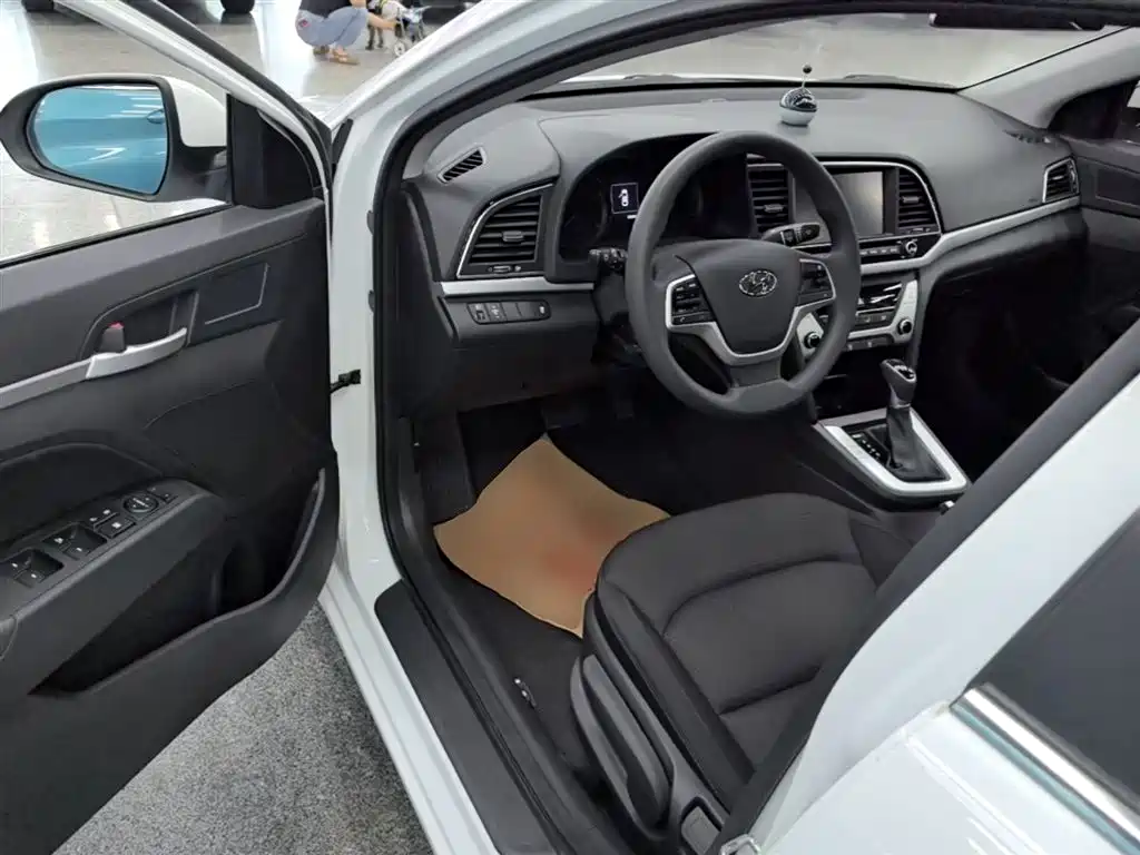 Hyundai Elantra 2016 Model 1.6L Automatic Smart Elite фото 16
