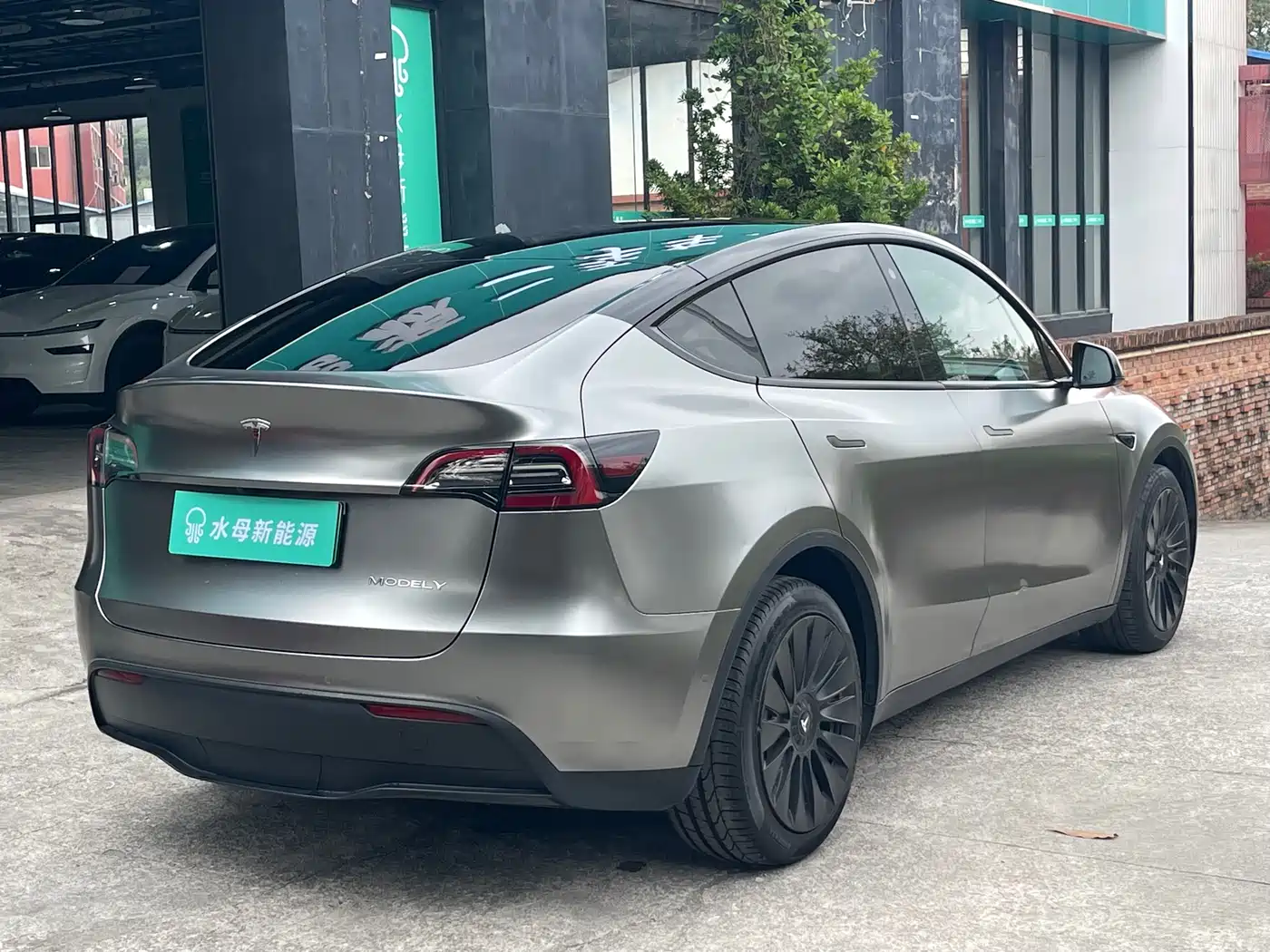 TESLA MODEL Y