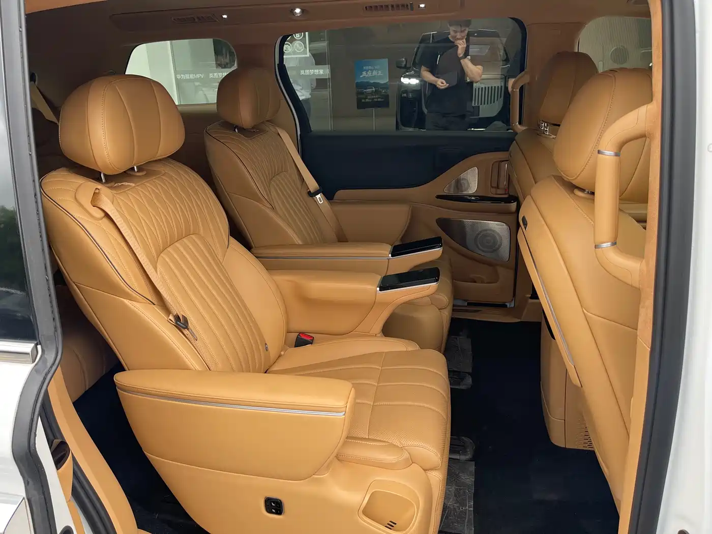 Voyah Auto Voyah Dreamer 2025 PHEV AWD Flagship Qian Kun Edition фото 16