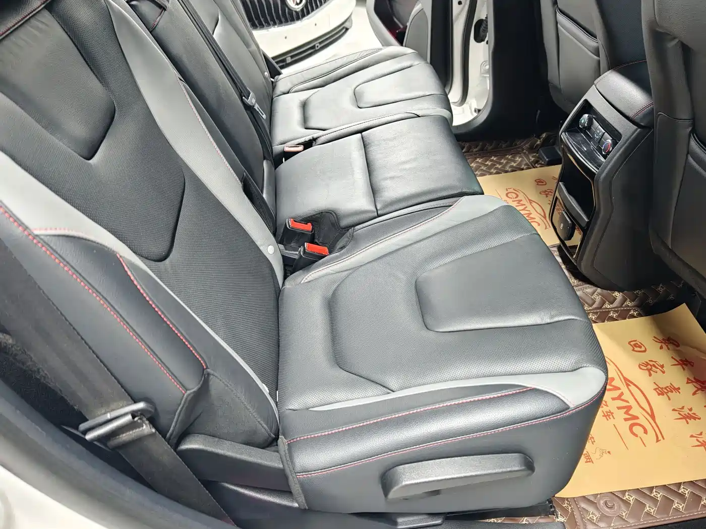 Photo 10 - Ford Edge