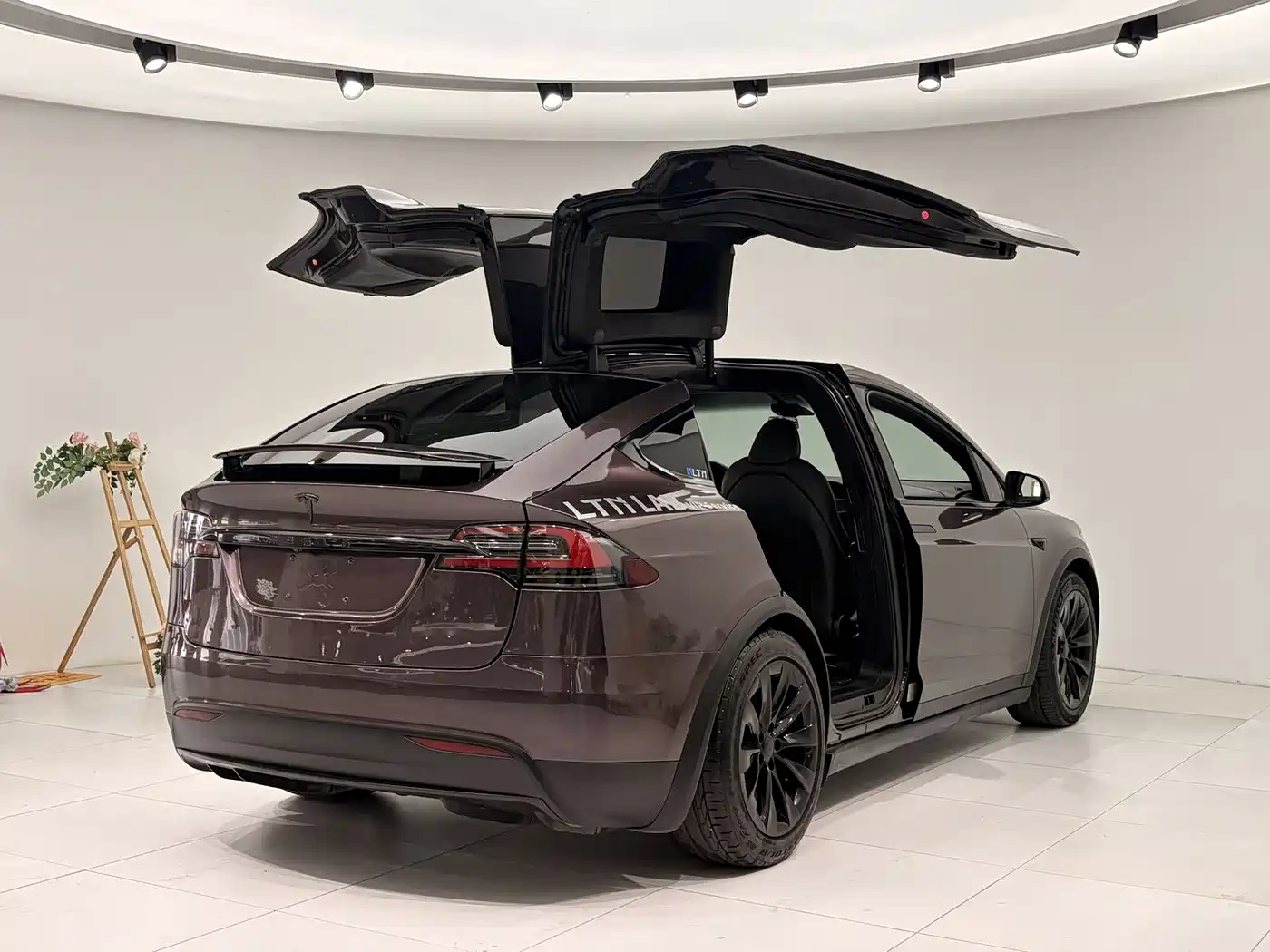 TESLA MODEL X