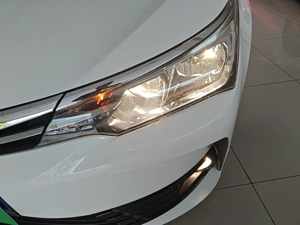 Toyota Corolla 2018 1.2T S-CVT GL Smart Edition фото 24