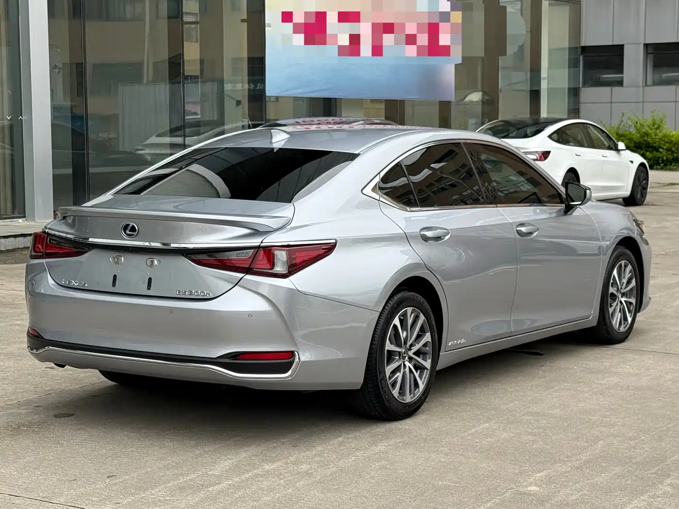 Фото 9 - Lexus ES