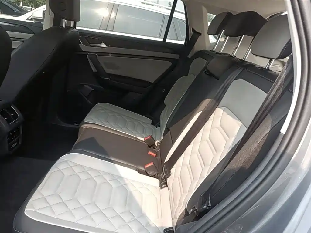 Volkswagen Tayron 2023 300TSI 2WD Luxury Plus Advanced Edition фото 24