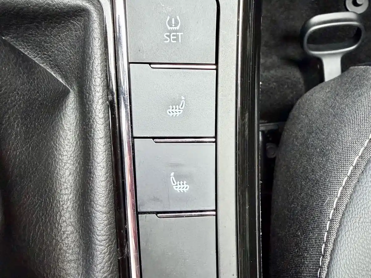 Volkswagen Passat 2022 280TSI Business Edition фото 23