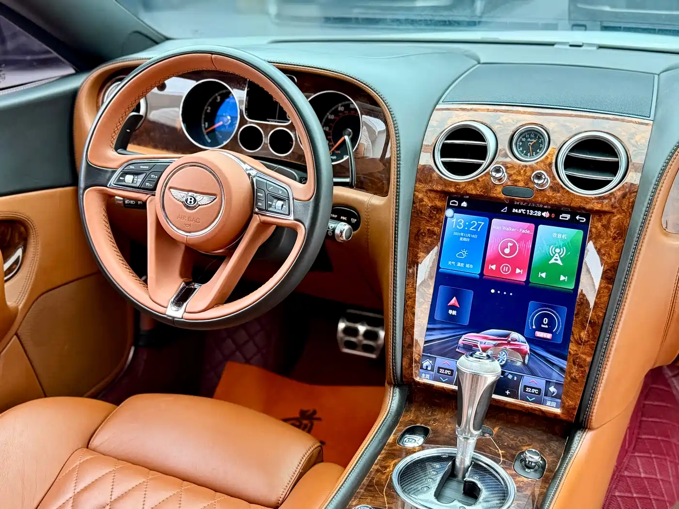 Bentley Continental фото 12