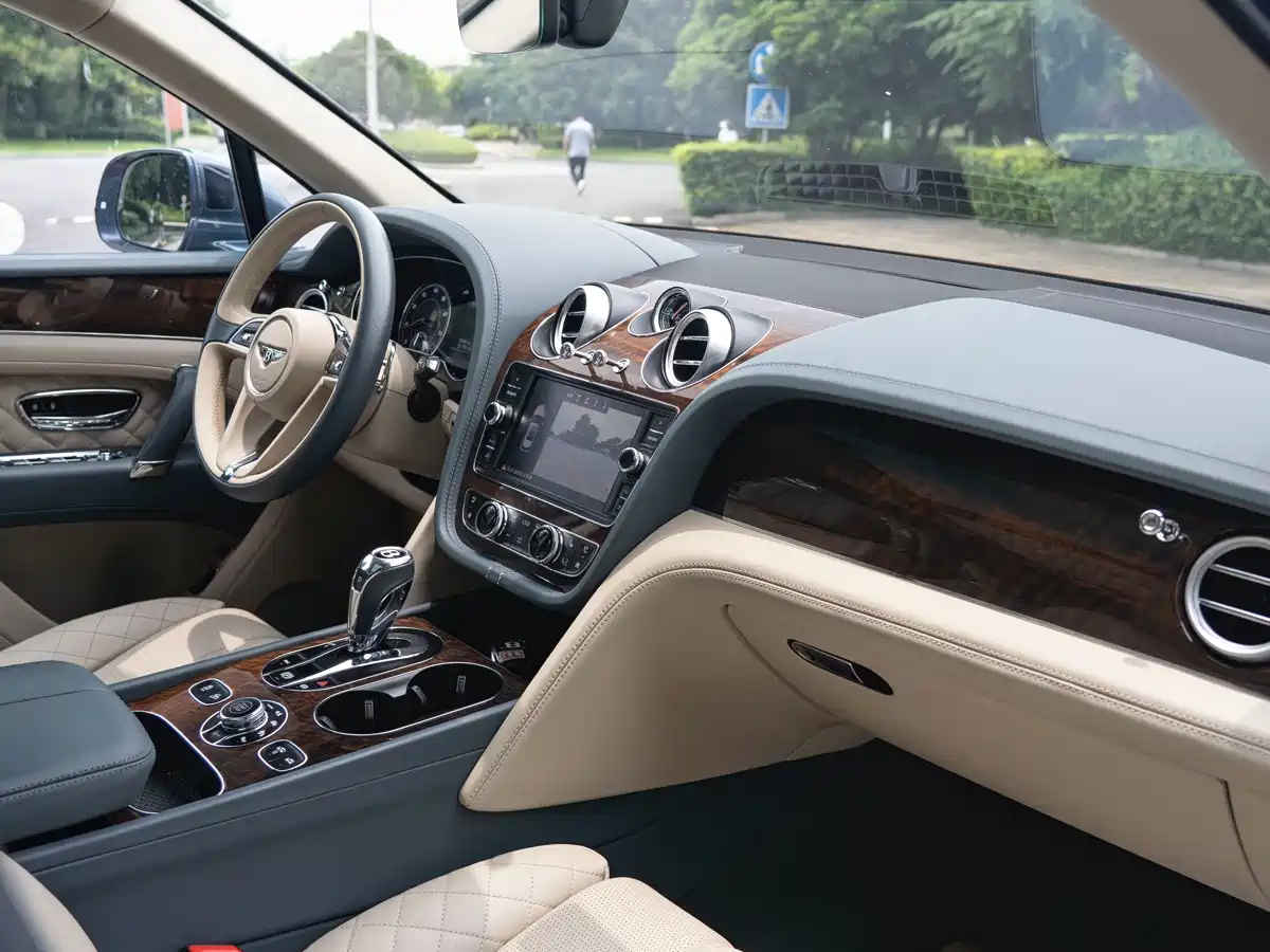 Bentley Bentayga 2017 2017 6.0T Standard Edition