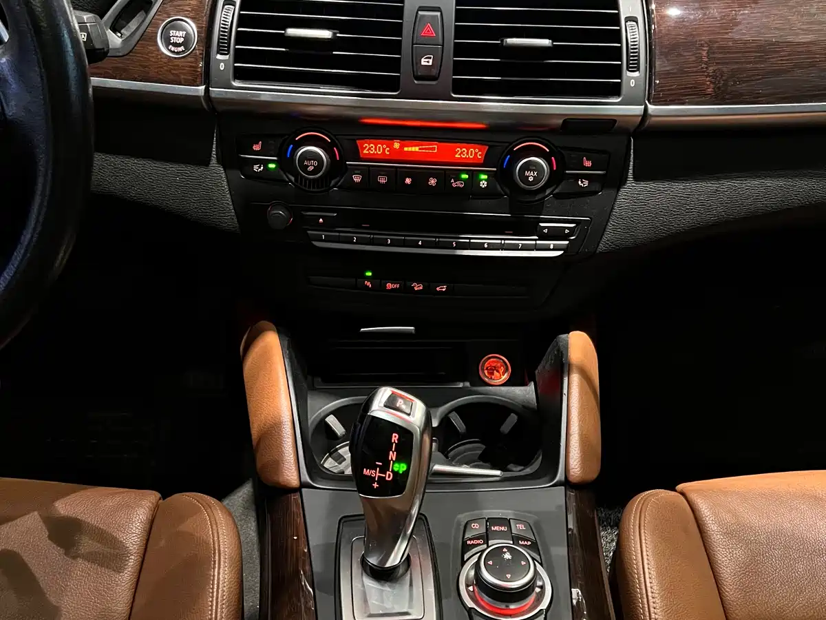 Photo 12 - BMW X6