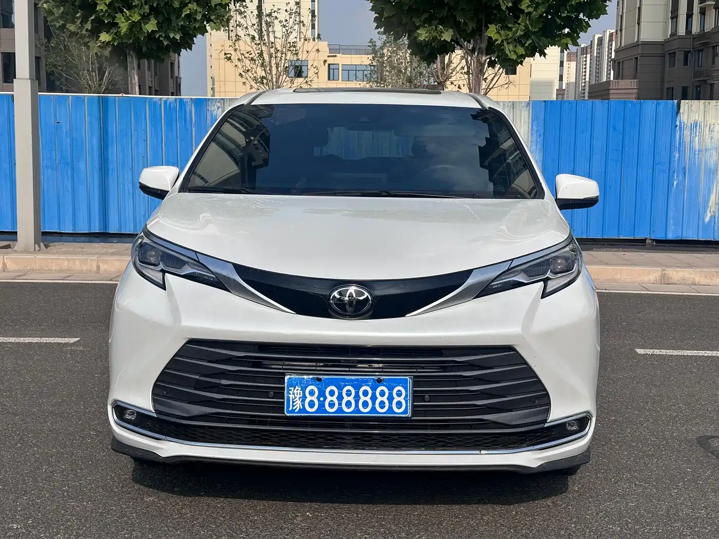 Toyota Sienna 2024 2.5L Hybrid AWD Luxury Edition фото 2