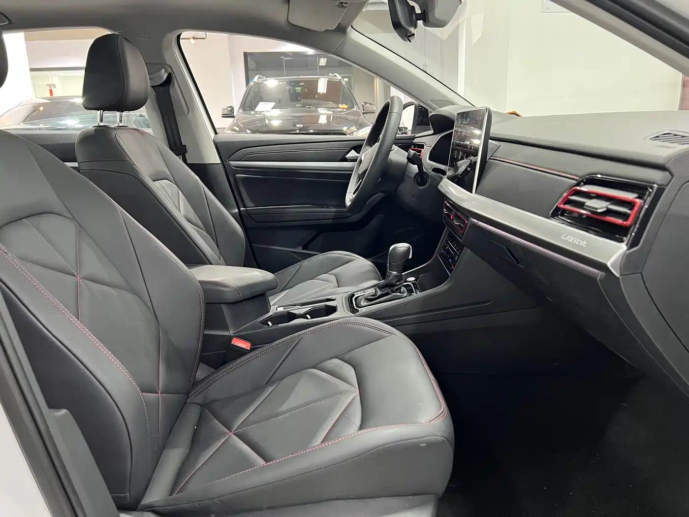 Volkswagen Lavida 2024 Model 300TSI DSG Starlight Leading Edition фото 13
