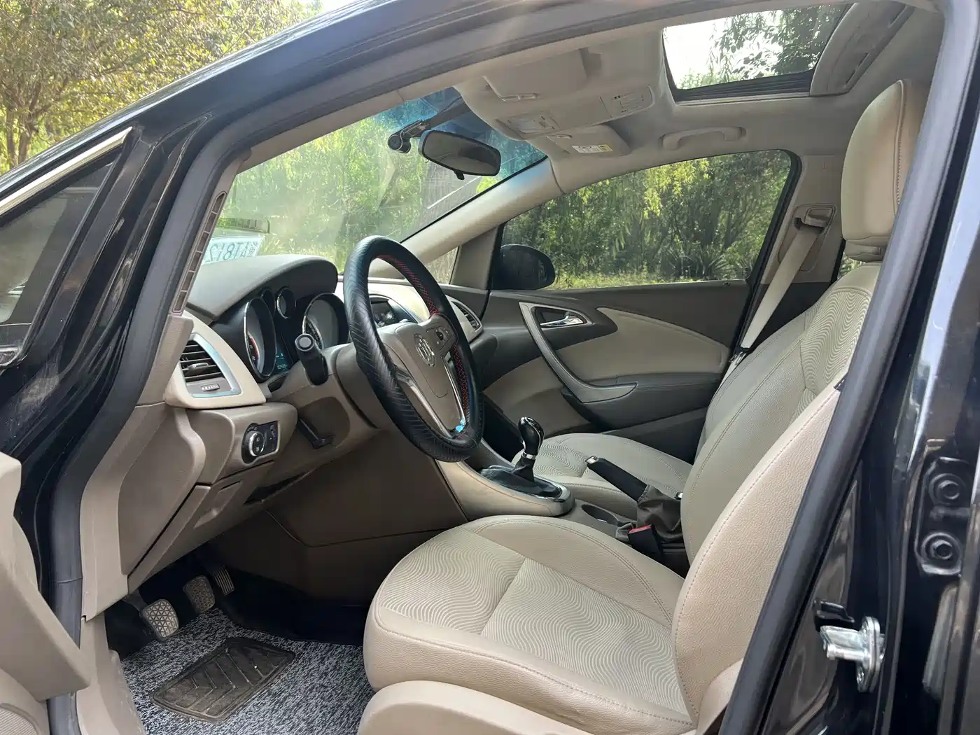 Buick Excelle 2013 Model GT 1.6L Manual Progressive фото 4