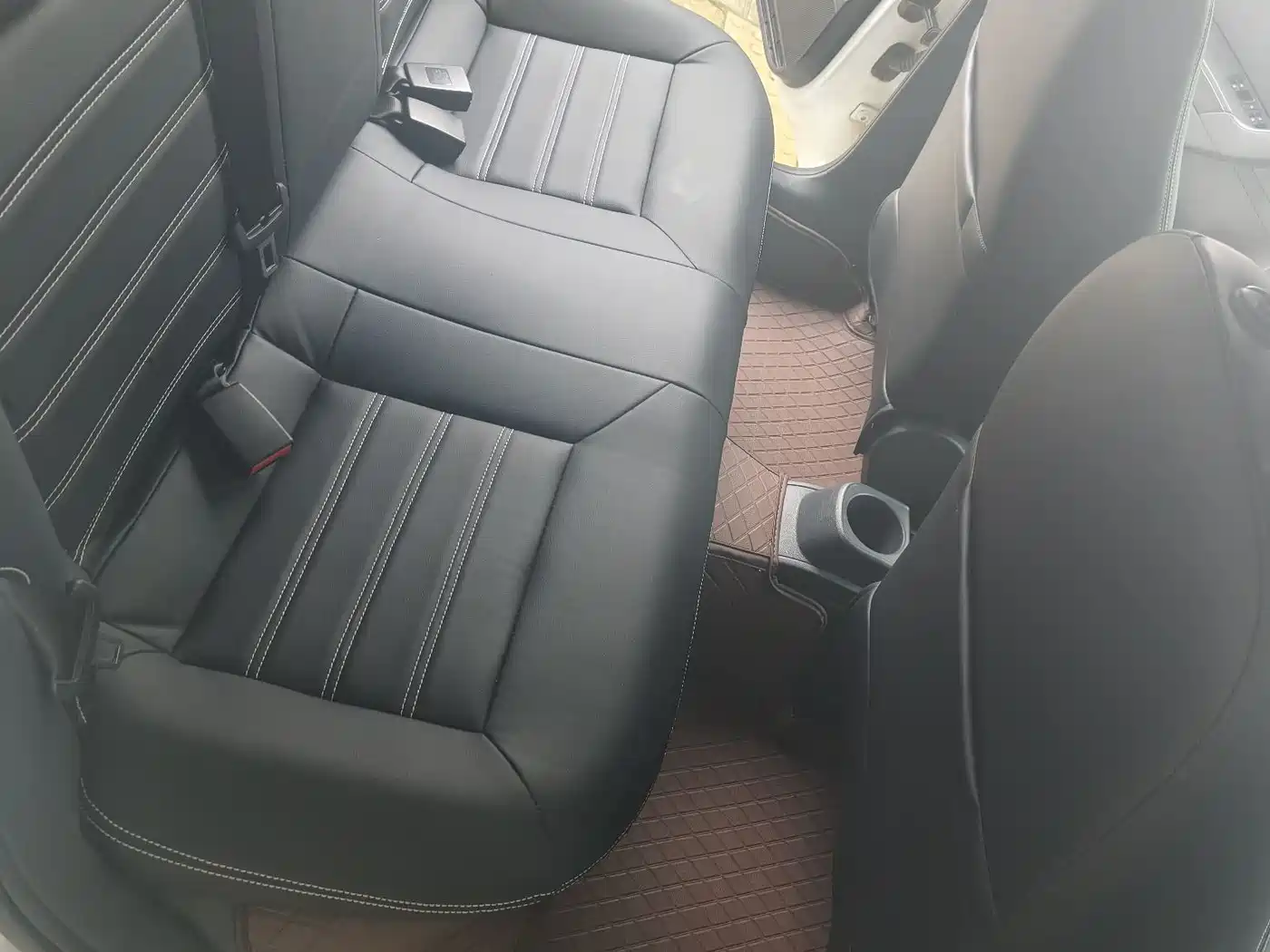 Volkswagen Polo 2016 1.4L Automatic Trend фото 9