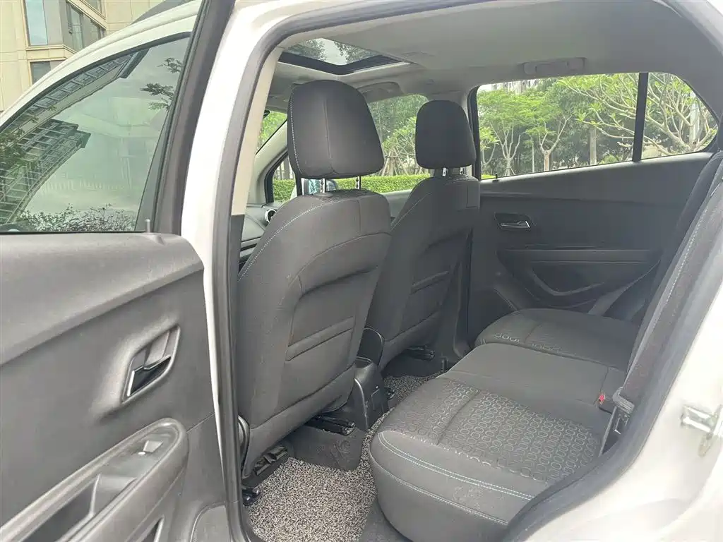 Chevrolet Trax 2016 1.4T Automatic 2WD Comfort Sunroof Edition фото 9