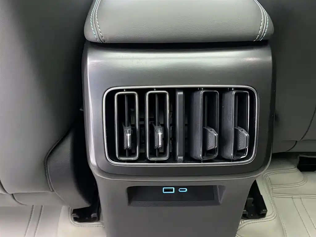 BYD Song L DM-i 2026 DM-i Smart Edition 130KM Superior фото 23