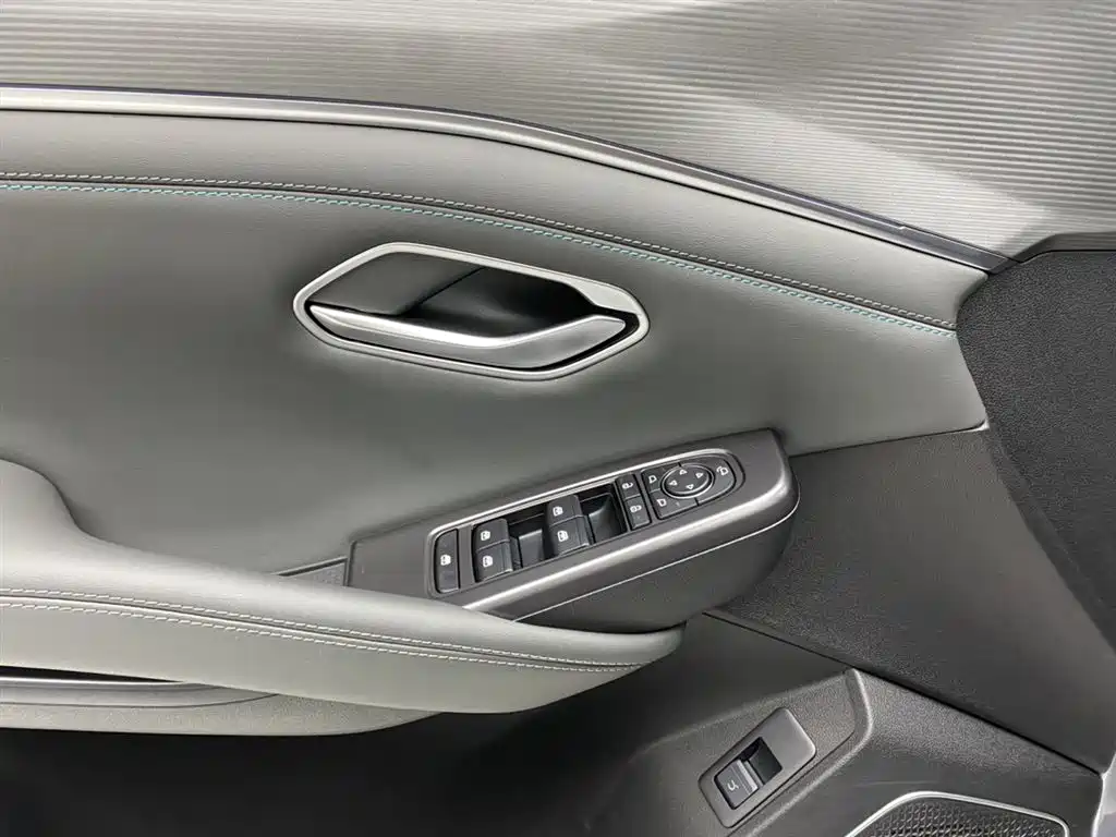 BYD Song L DM-i 2026 DM-i Smart Edition 130KM Superior фото 27