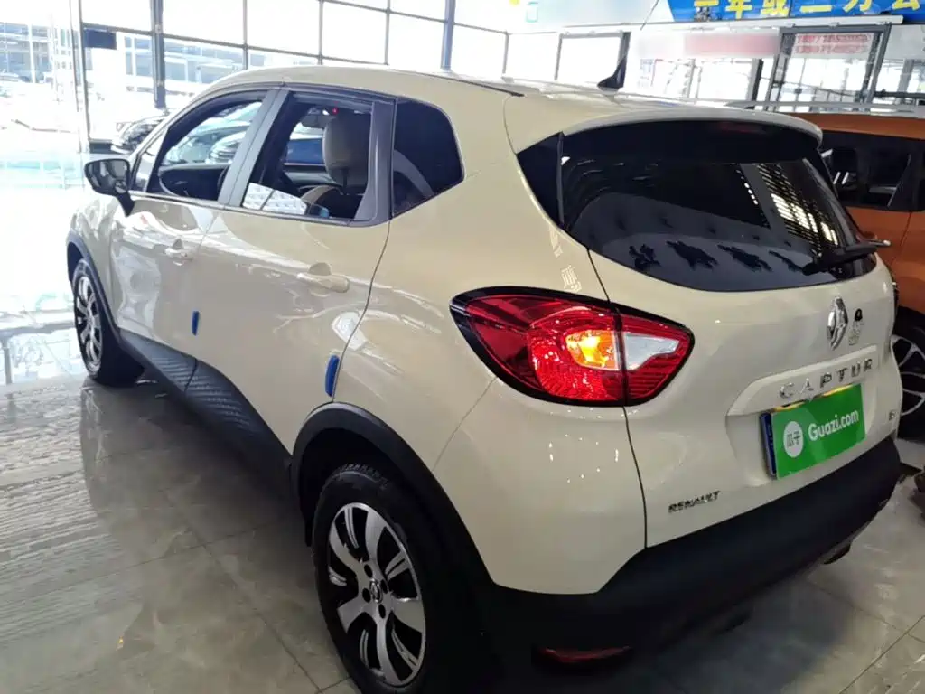 Renault Captur 2018 2015 Model 1.2T Automatic Standard Edition