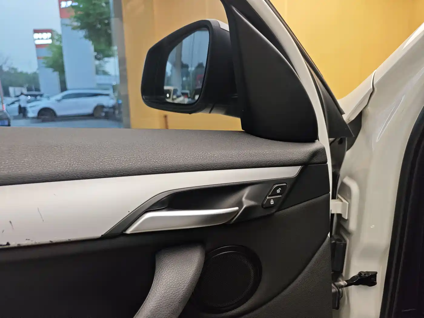 BMW X1 2016 sDrive18Li Premium Model фото 8