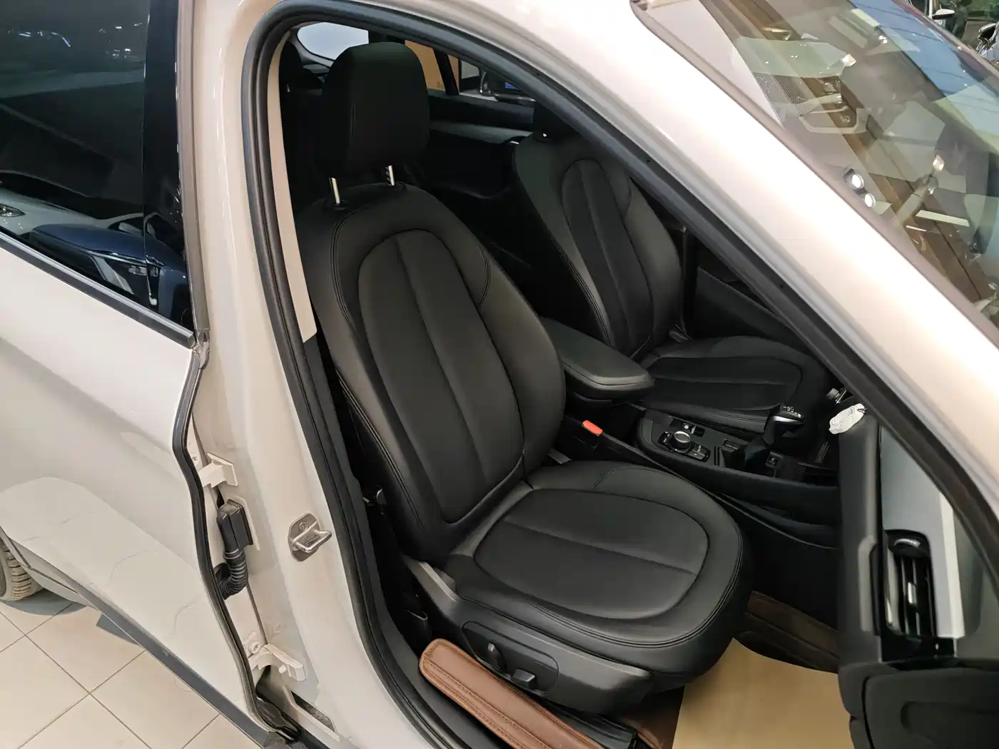 BMW X1 2016 sDrive18Li Premium Model фото 33