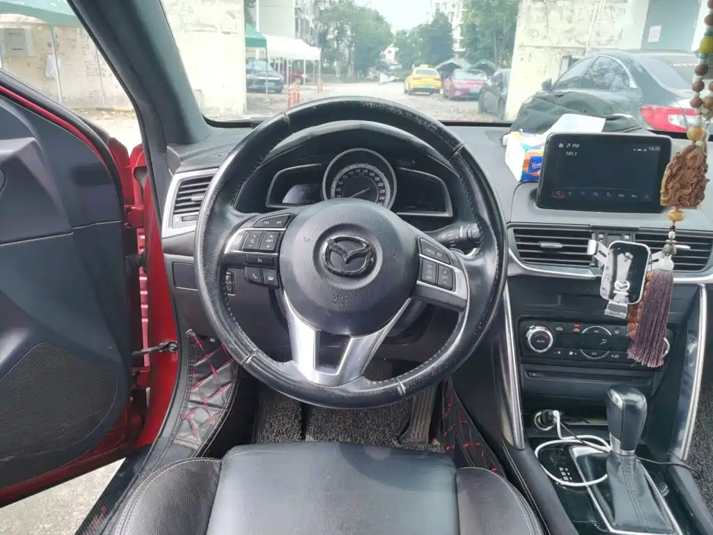 Photo 7 - Mazda CX-4