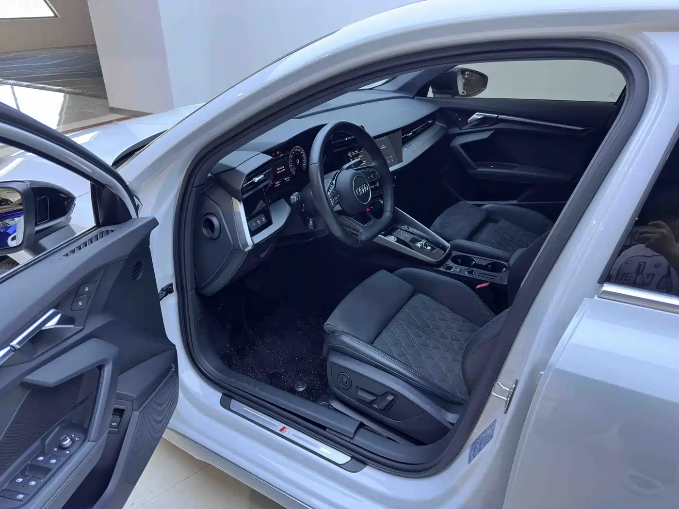 Audi A3 2023 Facelift A3L Limousine 35 TFSI Luxury Sport фото 9