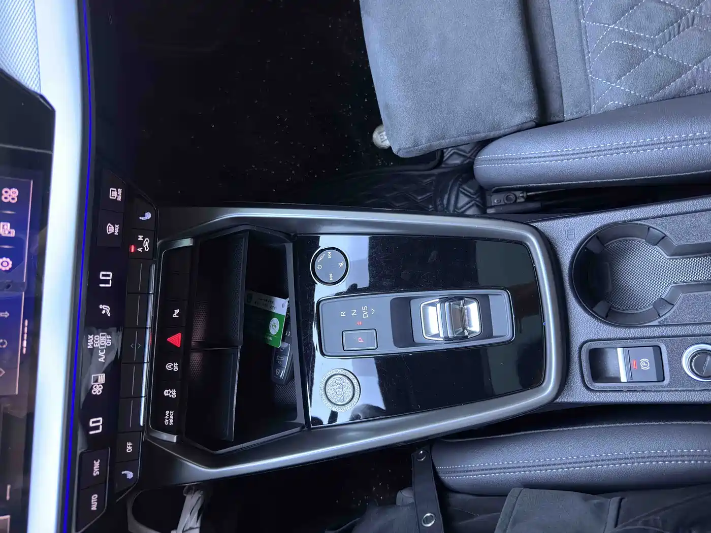 Audi A3 2023 Facelift A3L Limousine 35 TFSI Luxury Sport фото 13