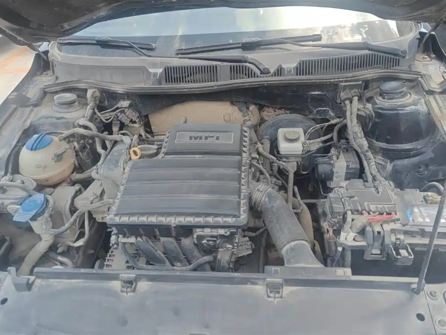 Volkswagen Lavida 2015 1.6L Manual Trend Edition фото 10