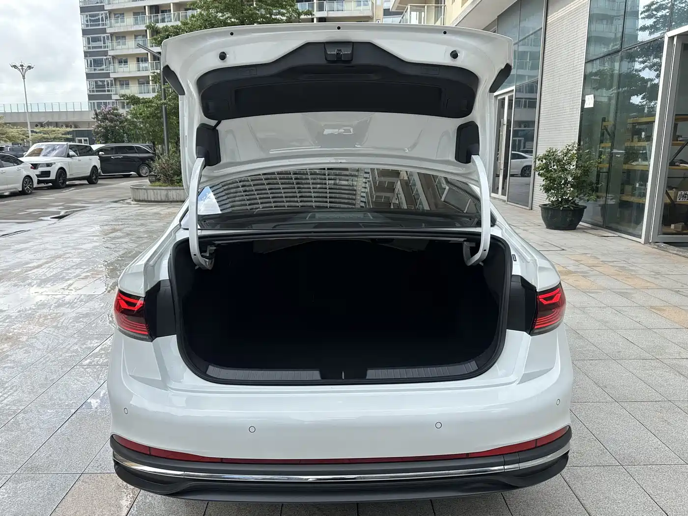 Volkswagen Sagitar 2025 Model Second Facelift 300TSI DSG Transcend Edition фото 21