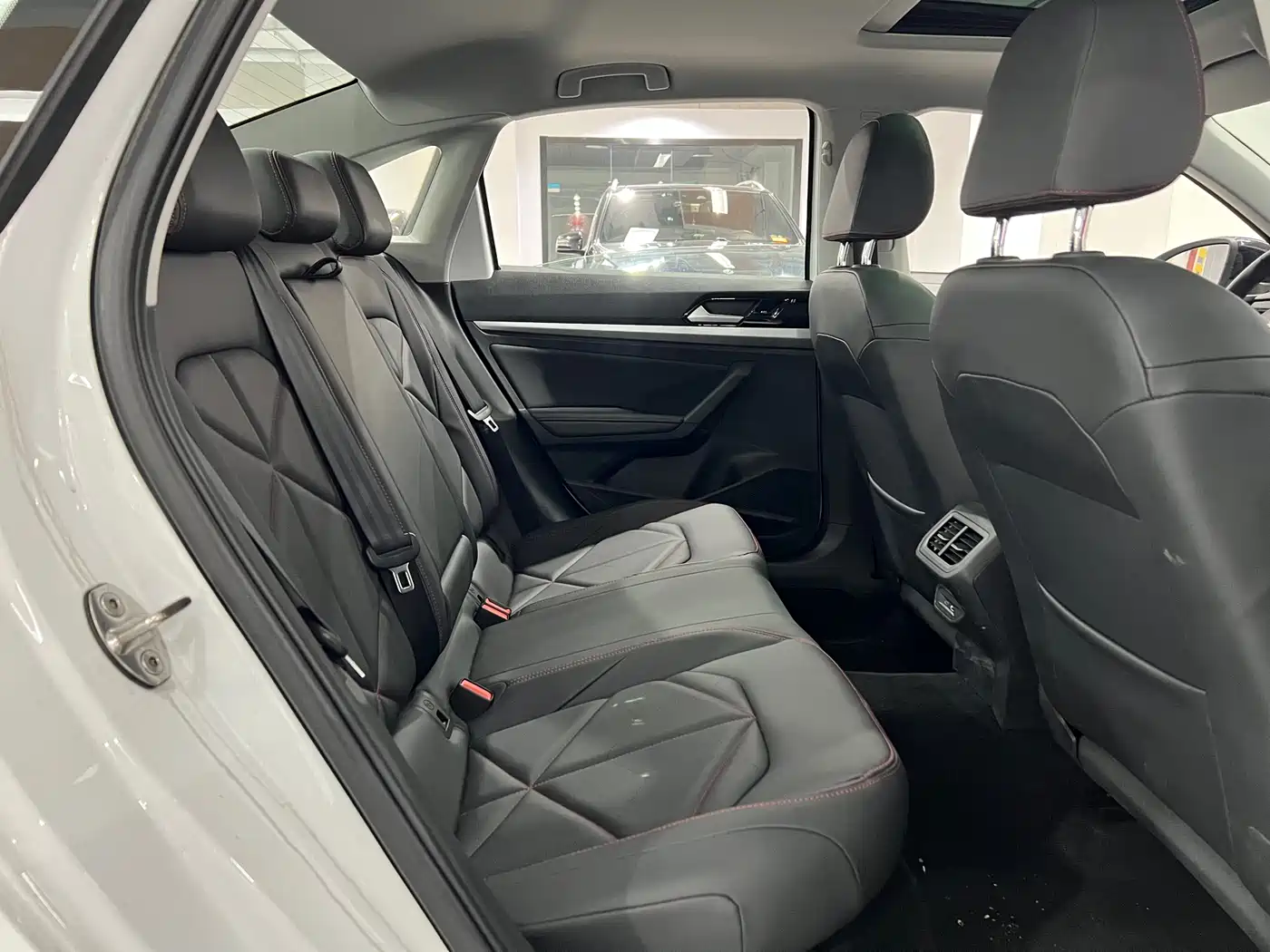 Volkswagen Lavida 2024 Model 300TSI DSG Starlight Leading Edition фото 15