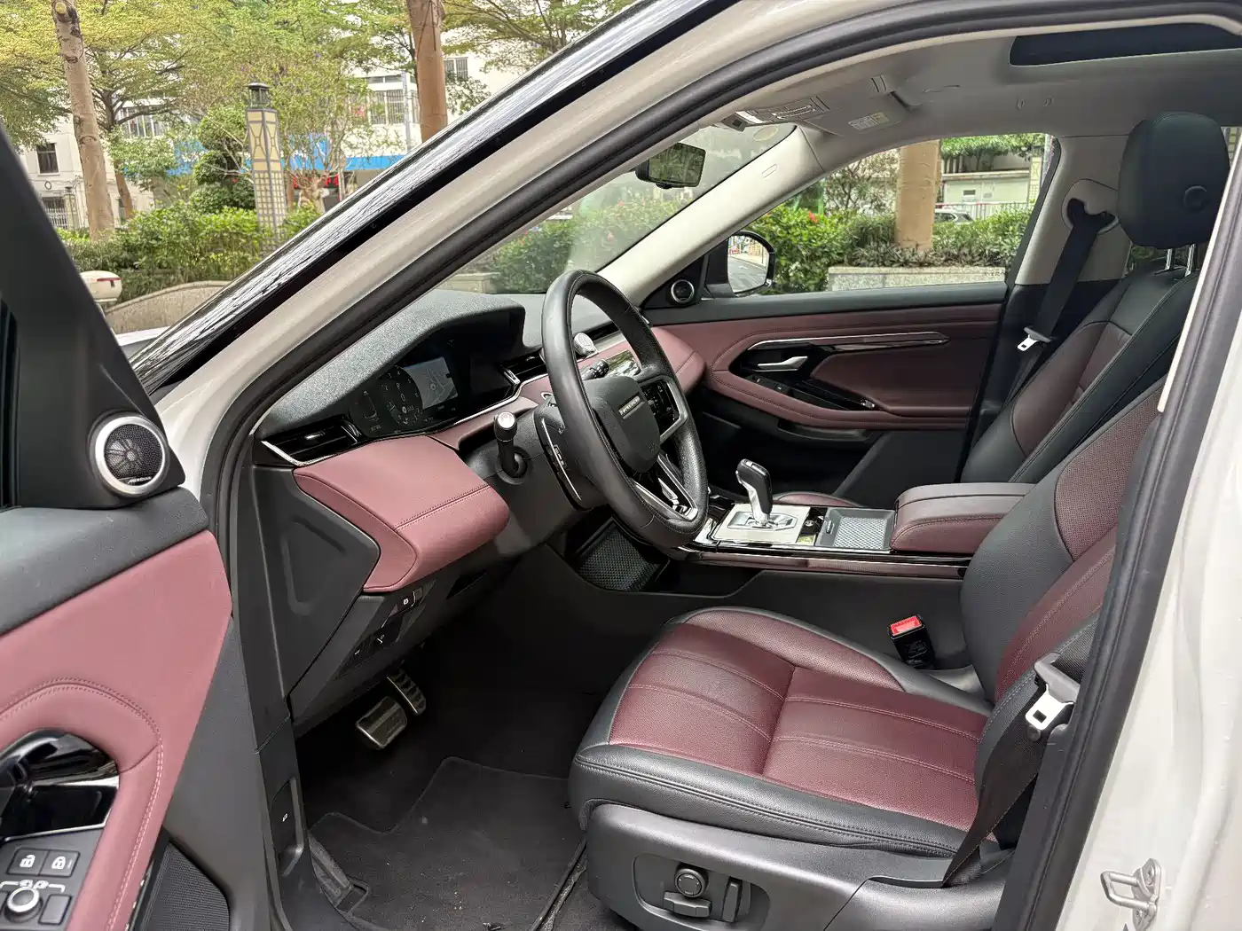 Land Rover Range Rover Evoque 2023 Range Rover Evoque L 249PS Luxury Edition фото 14