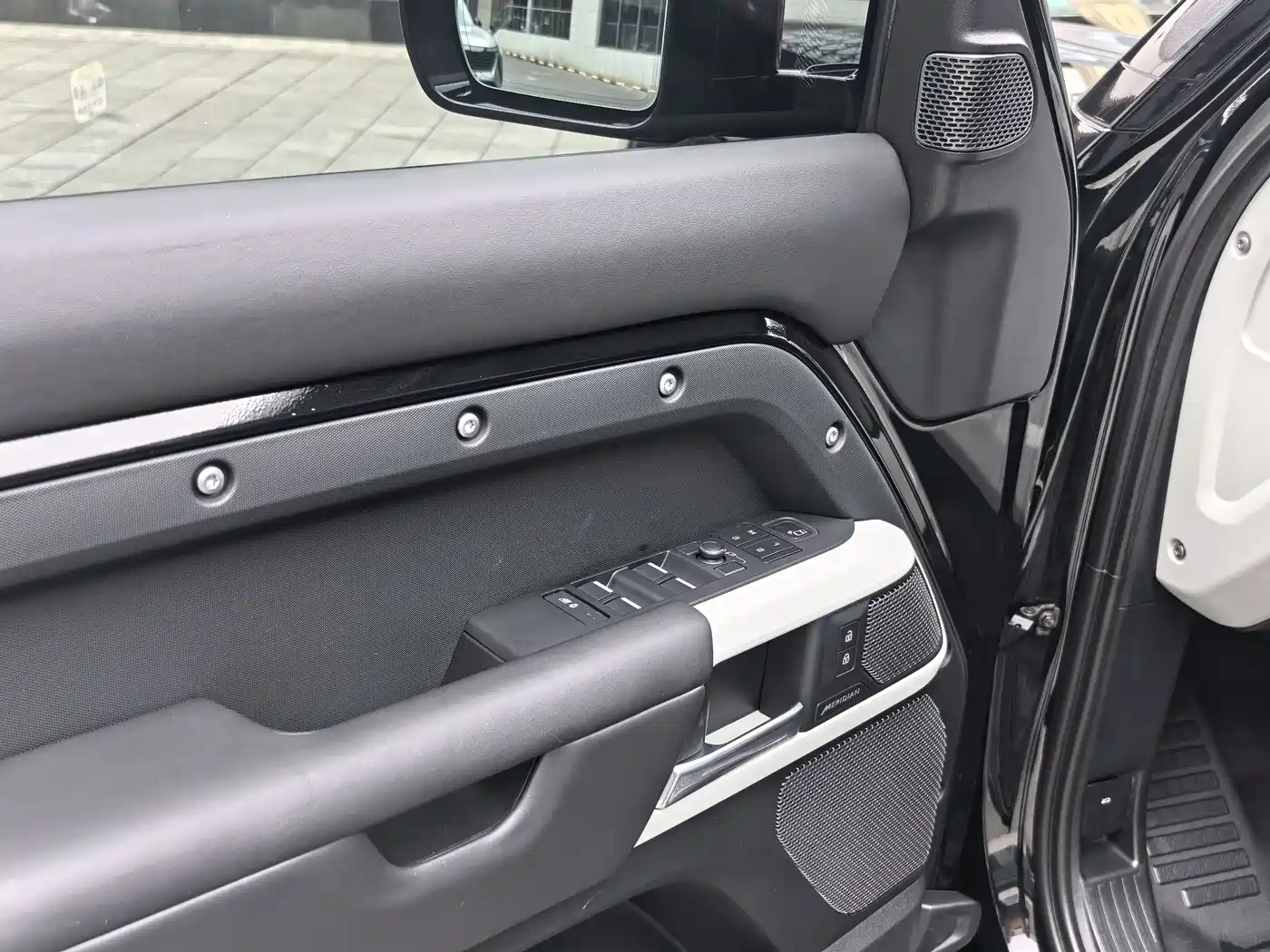 Land Rover Defender 2022 110 P400 X-DYNAMIC HSE фото 4