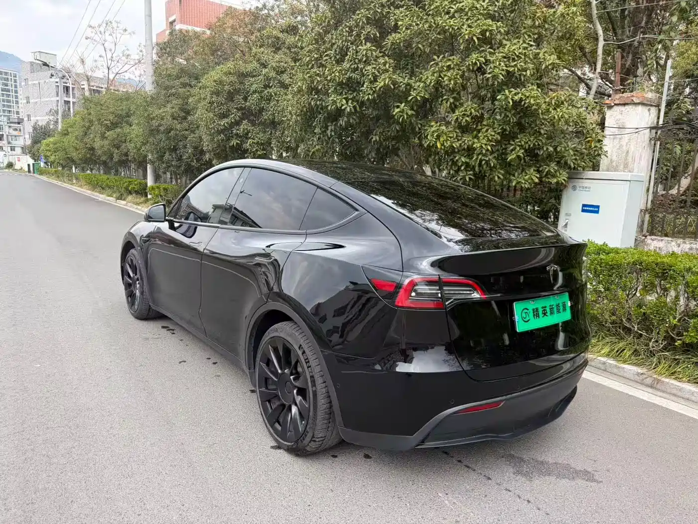 TESLA MODEL Y