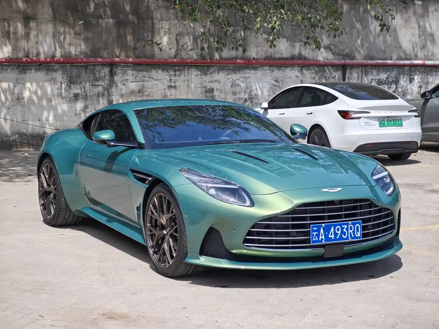 Aston Martin DB12 2024 2025 4.0T V8 Coupe