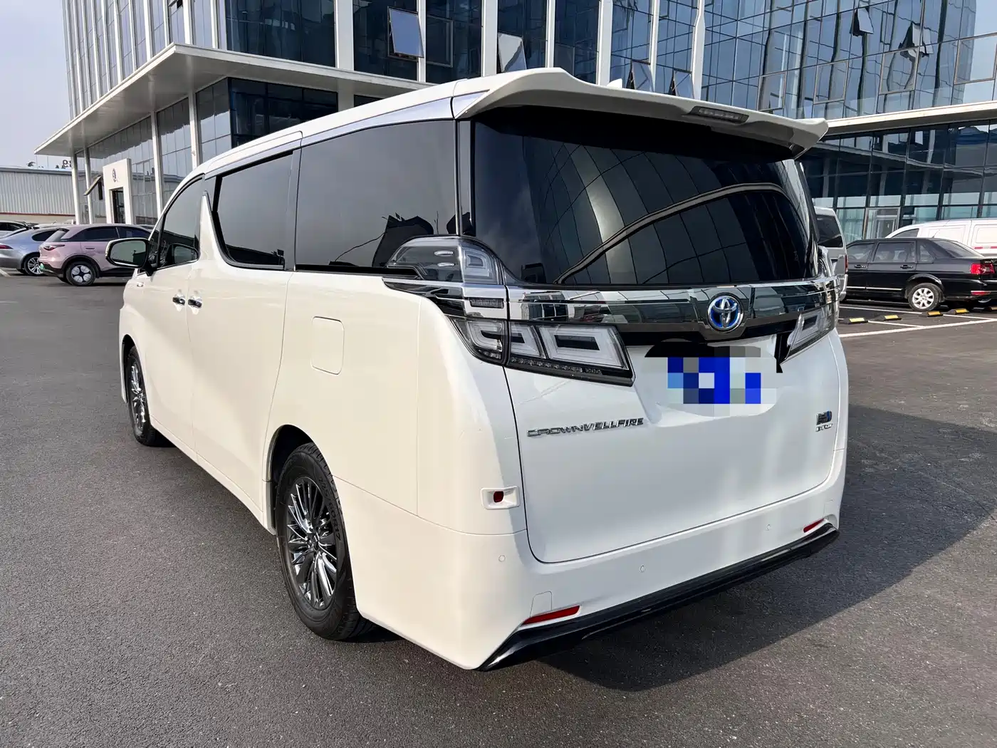 Toyota Vellfire 2021 Crown Hybrid 2.5L HV Luxury Edition фото 4