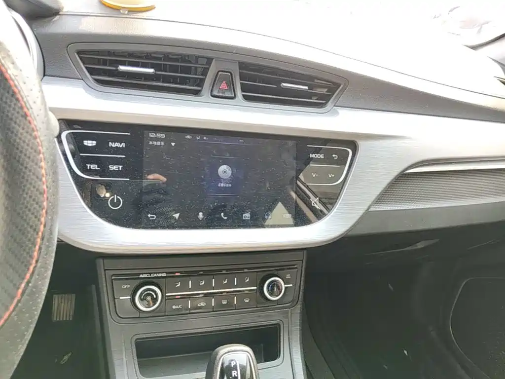 Фото 13 - Geely Vision