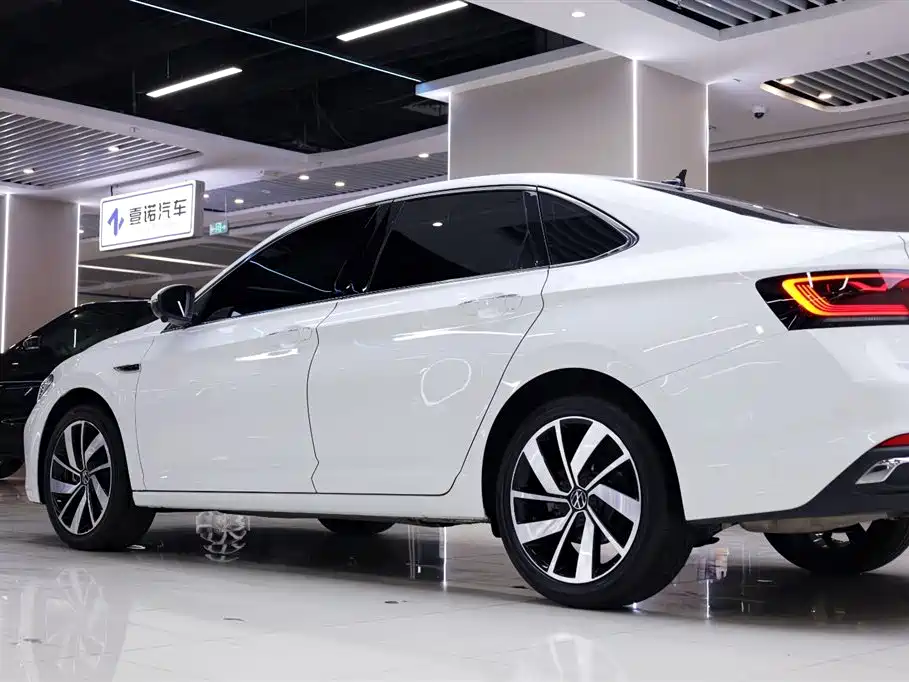 Volkswagen Sagitar 2025 Facelift 300TSI DSG Beyond Edition фото 12