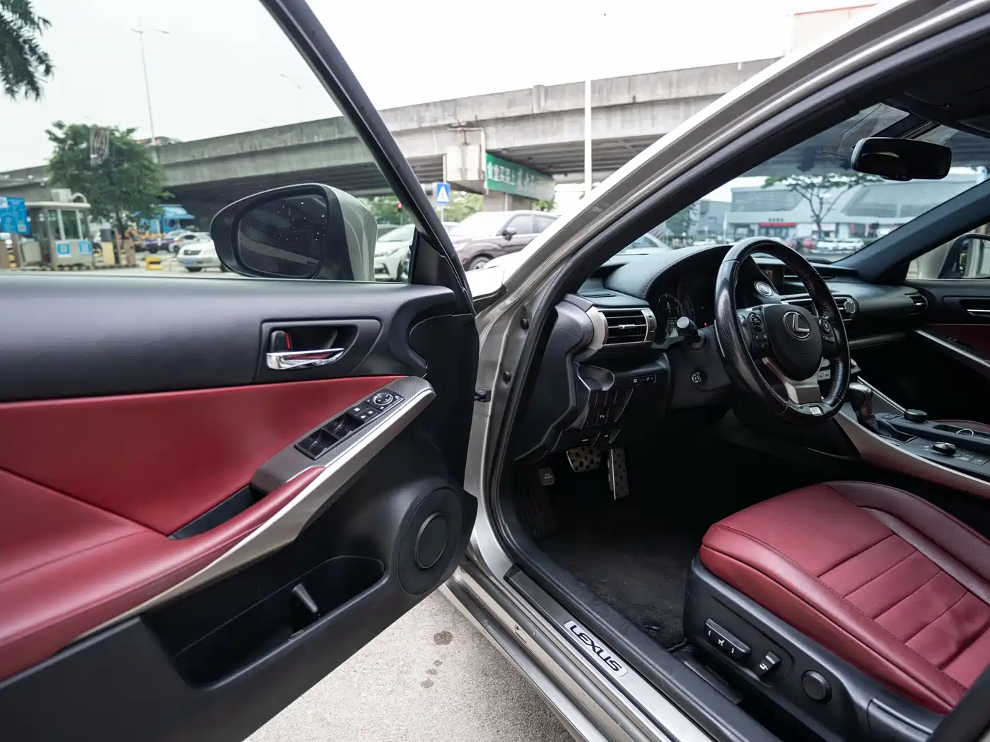 Lexus IS 2015 200t F SPORT фото 8
