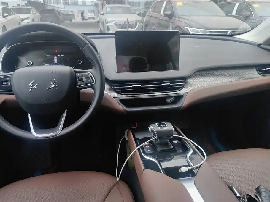 Hongqi E-QM5 2022 431km Charging Enjoyment Edition фото 12
