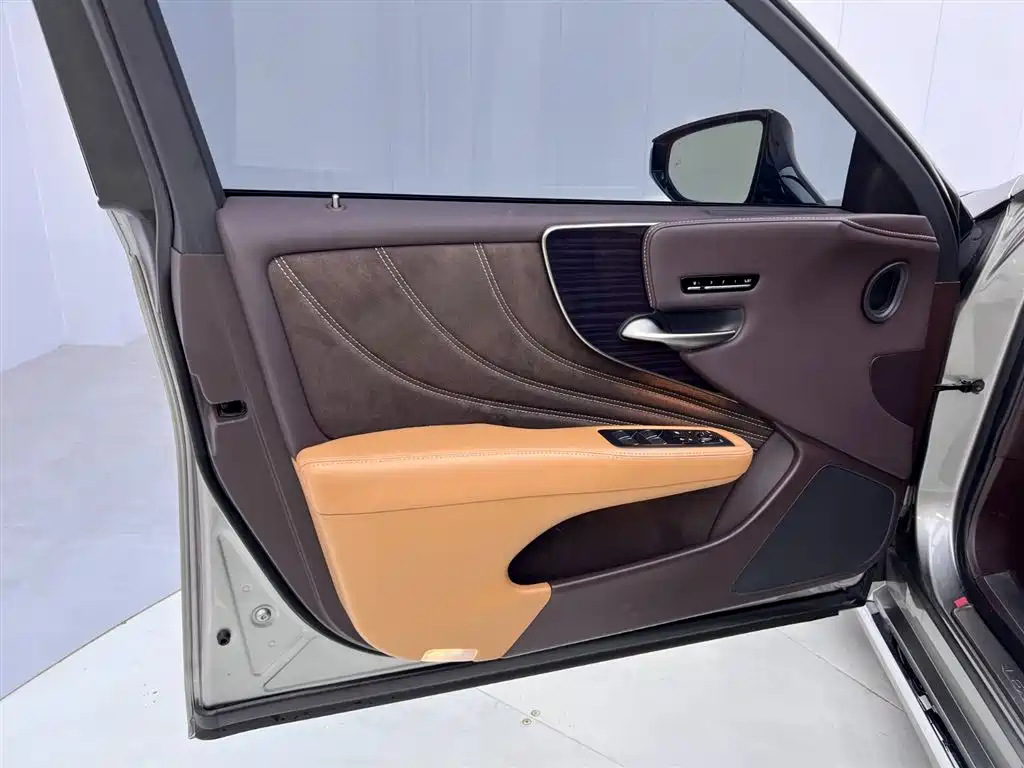 Lexus LS 2020 500h Excellence (China VI) фото 15