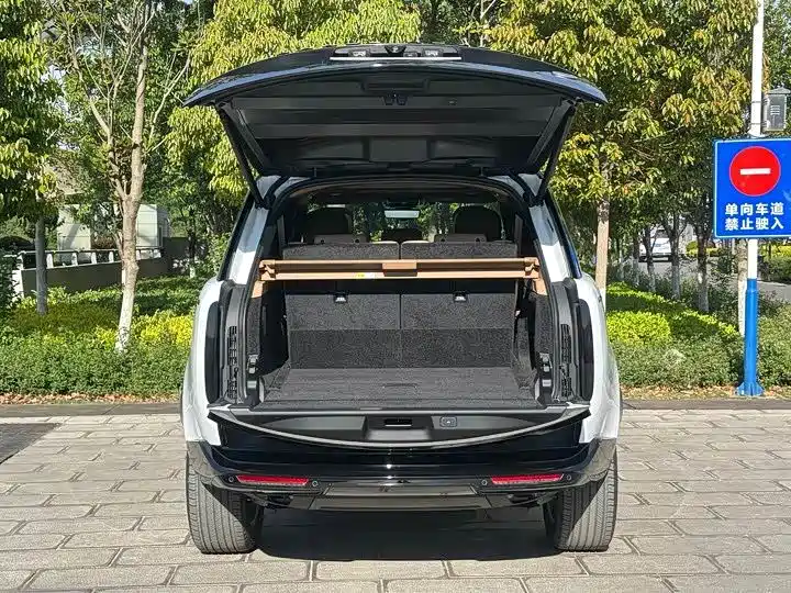 Land Rover Range Rover 2025 2024 3.0 L6 400PS Golden Age Extended 7-Seater