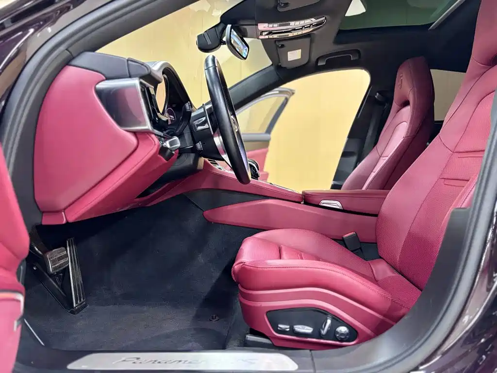 Фото 10 - Porsche Panamera