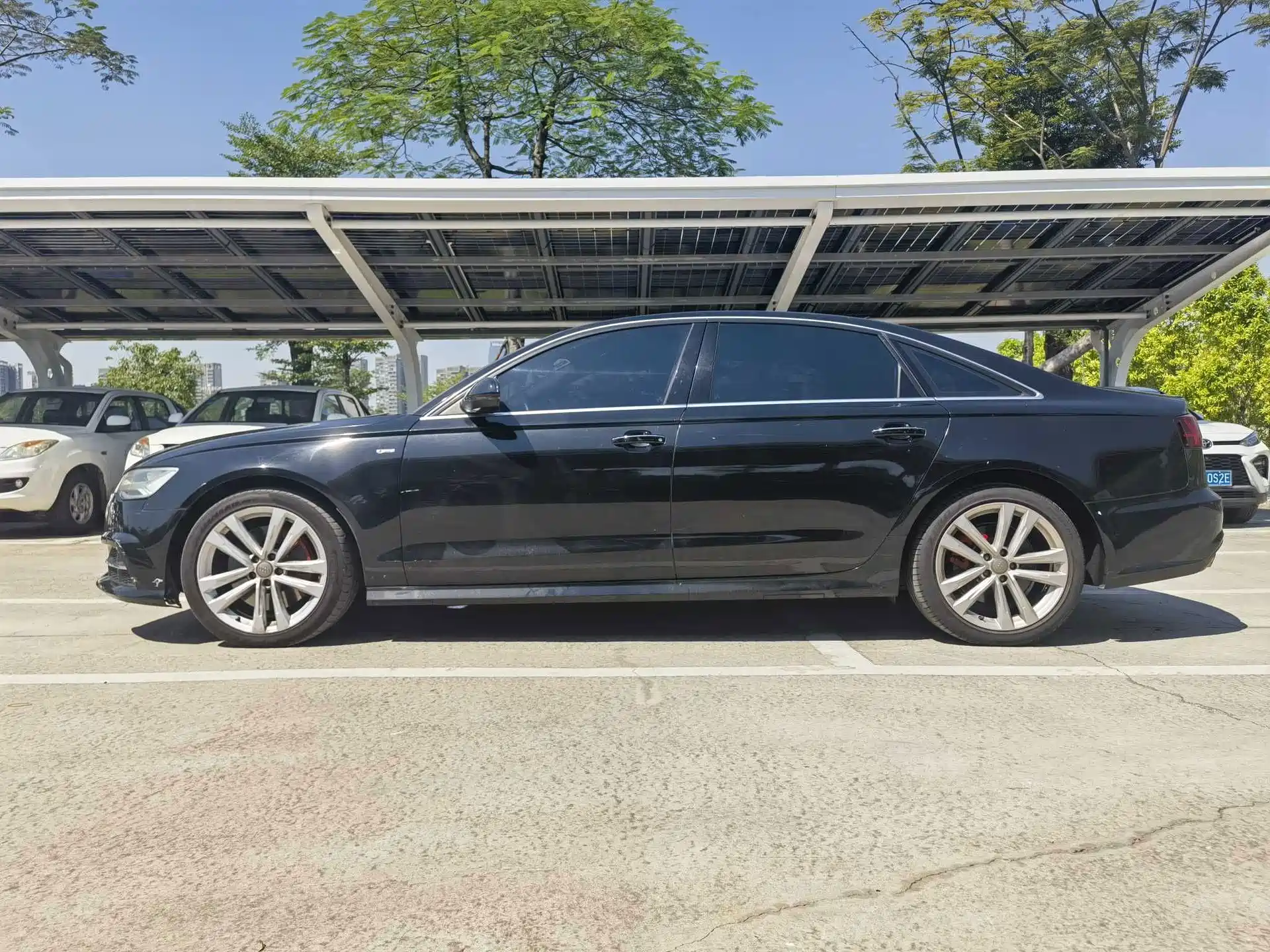 Photo 8 - Audi A6L