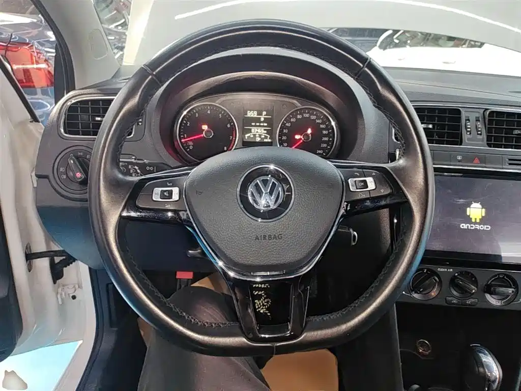 Volkswagen Polo 2016 1.6L Automatic Comfort фото 11