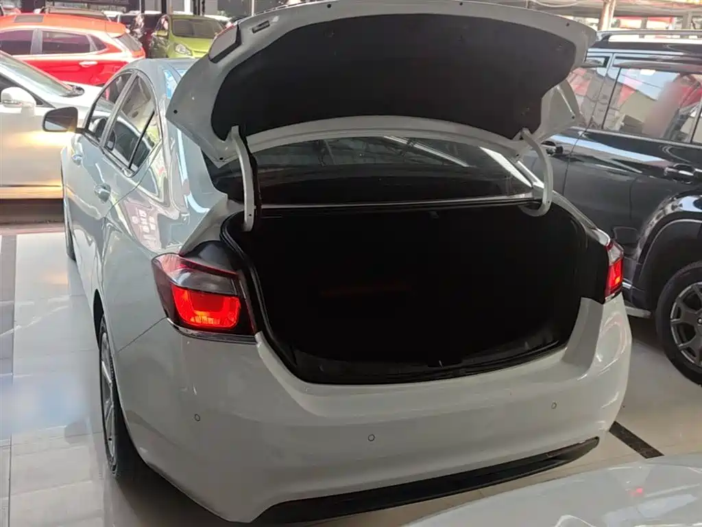 Chevrolet Cruze 2016 1.5L Automatic Luxury Edition фото 19