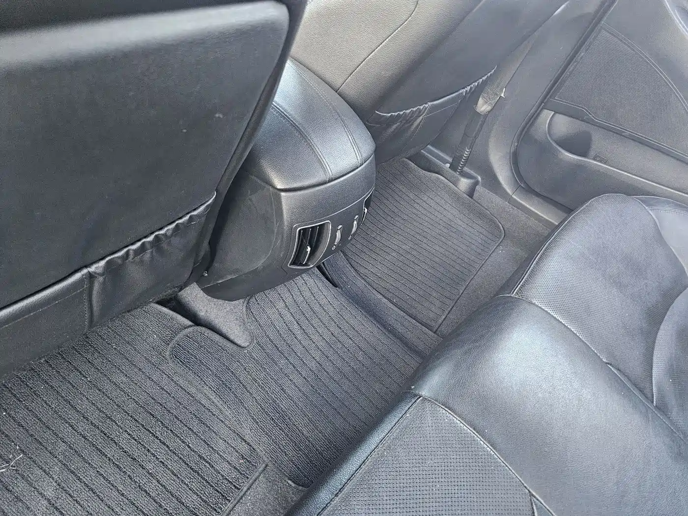 Hyundai Sonata 2013 2.4L Automatic Leading Edition (China IV) фото 8